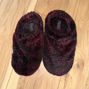 SKIMS Plush Burgundy and Black Slippers